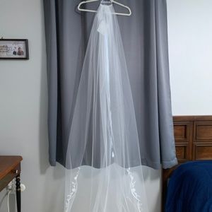 Beautiful never-worn Bel Aire Wedding Veil